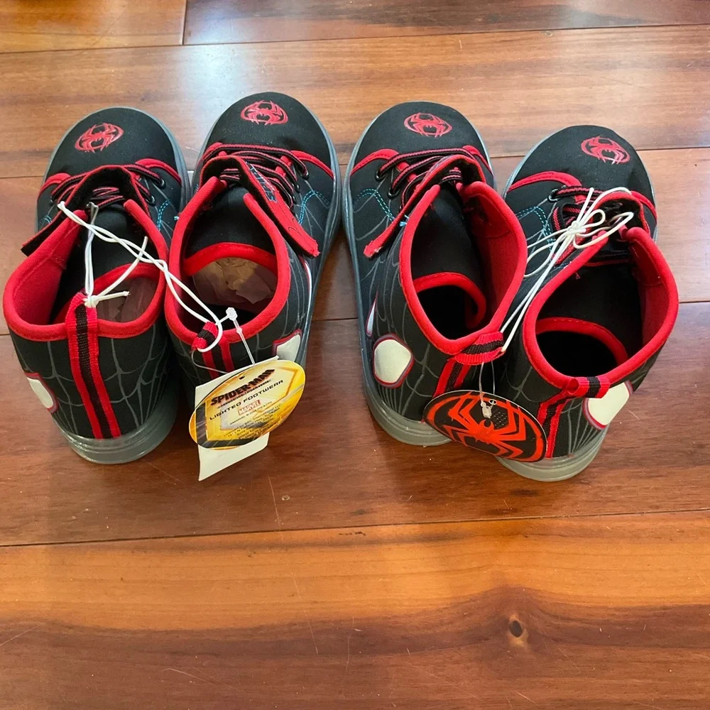 NWT BUNDLE 2 x Spiderman Kids Boys Size 1 Shoes High Top Light Up Sneakers